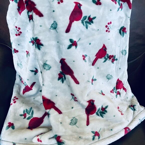 Red Cardinal Floral Christmas Holiday Plush Throw Blanket - Picture 1 of 4